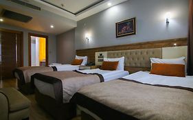 Grand Zara Hotel